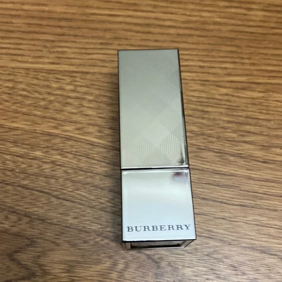 Burberry Kisses Lipstick Rose Pink No. 33 - Picture 6 of 7